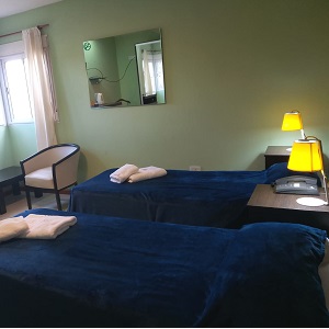 Habitación Doble Individual con Sommiers.